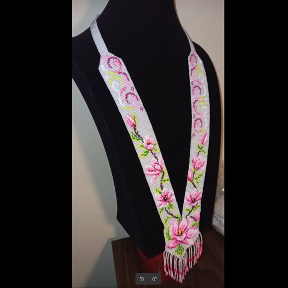 🌸 Gerdan made of beads with a magnolia flower 🌸 - Picture 2 of 5
